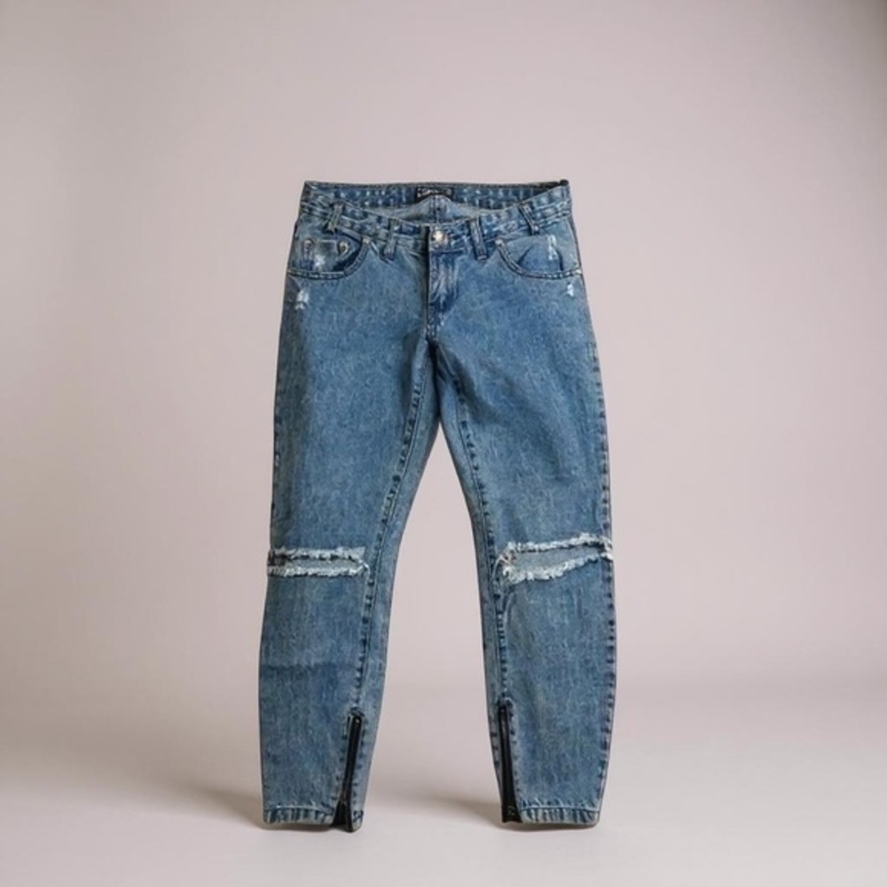 One Teaspoon Distressed Boyfriend Jeans